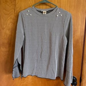 Cute flowy armed long sleeve